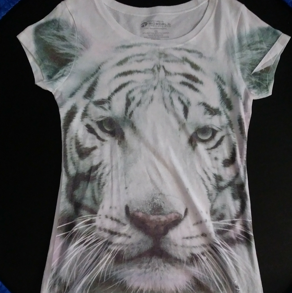 T-shirt with white tiger print